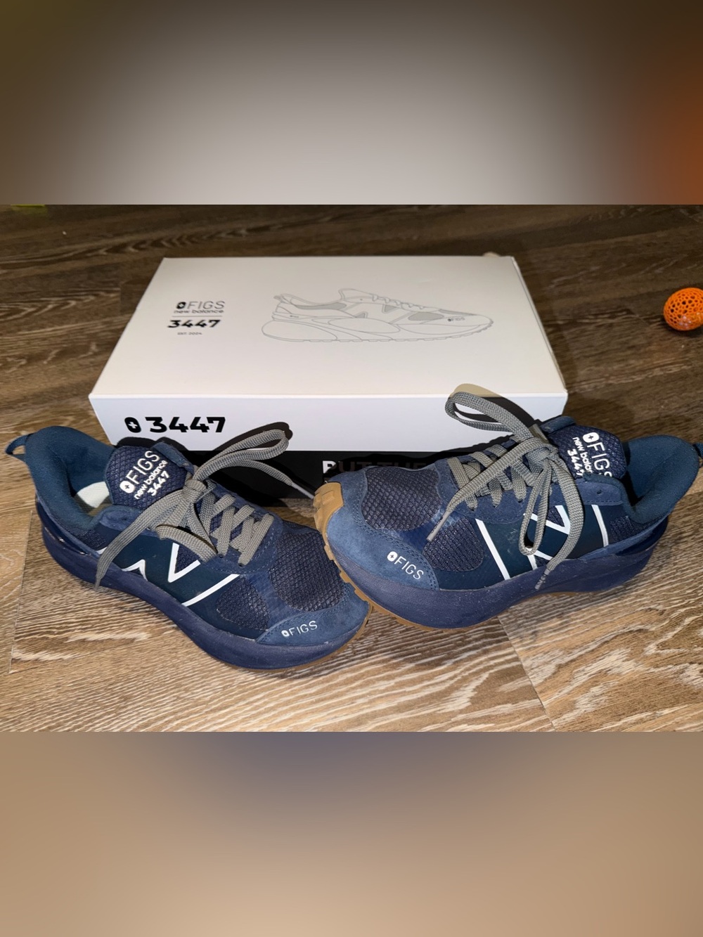 Figs New Balance 3447
